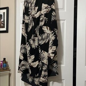 Plus size XXXL Black and Cream Leaf Print Skirt,  tie back top. Skirt has slit